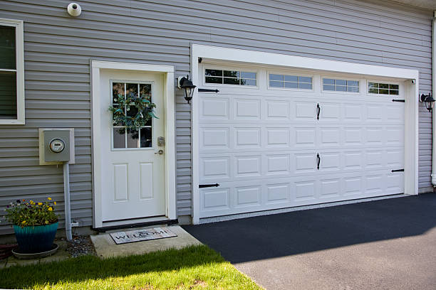 24/7 Emergency Garage Door Panel Replacement experts in Edgerton, WI